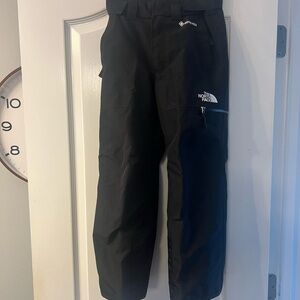 The North face Gortex easy grow snow/ ski pants size 7/8
